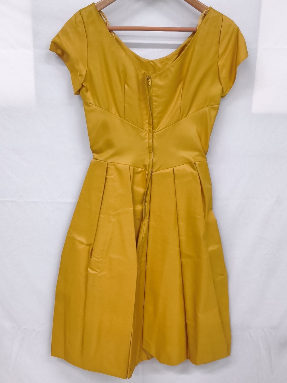 1950s Union-Made Gold Satin Swing Dress - Picture 3 of 14